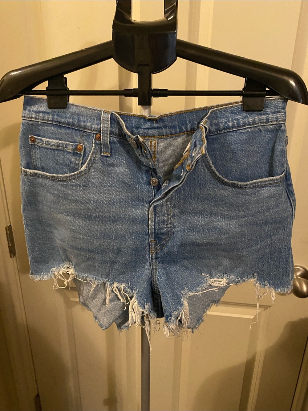 NWOT LEVI’S blue DENIM SHORTS SIZE 30